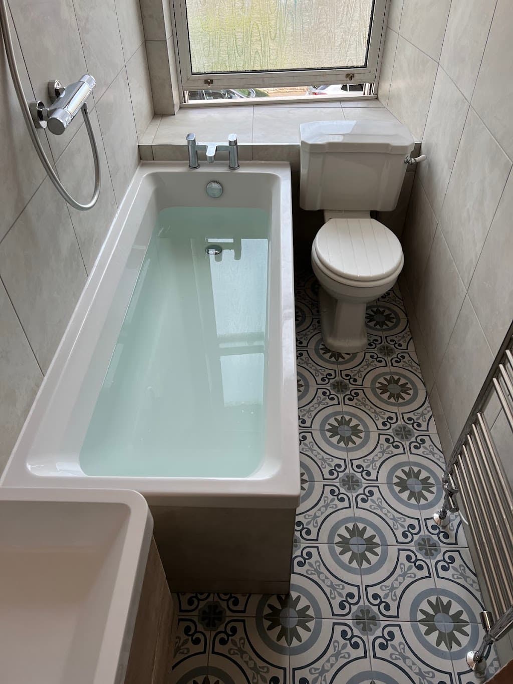 Complete Bathrooms & tiles